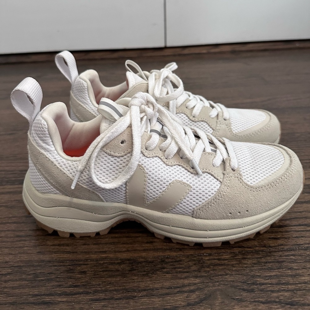Veja Alveomesh Cream and White Sneakers